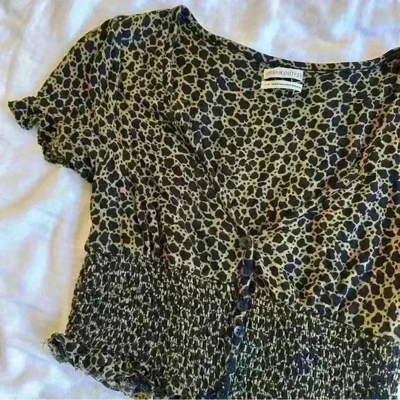 Urban Outfitters | womens small leopard print crop top with ruffles and buttons - Picture 4 of 5
